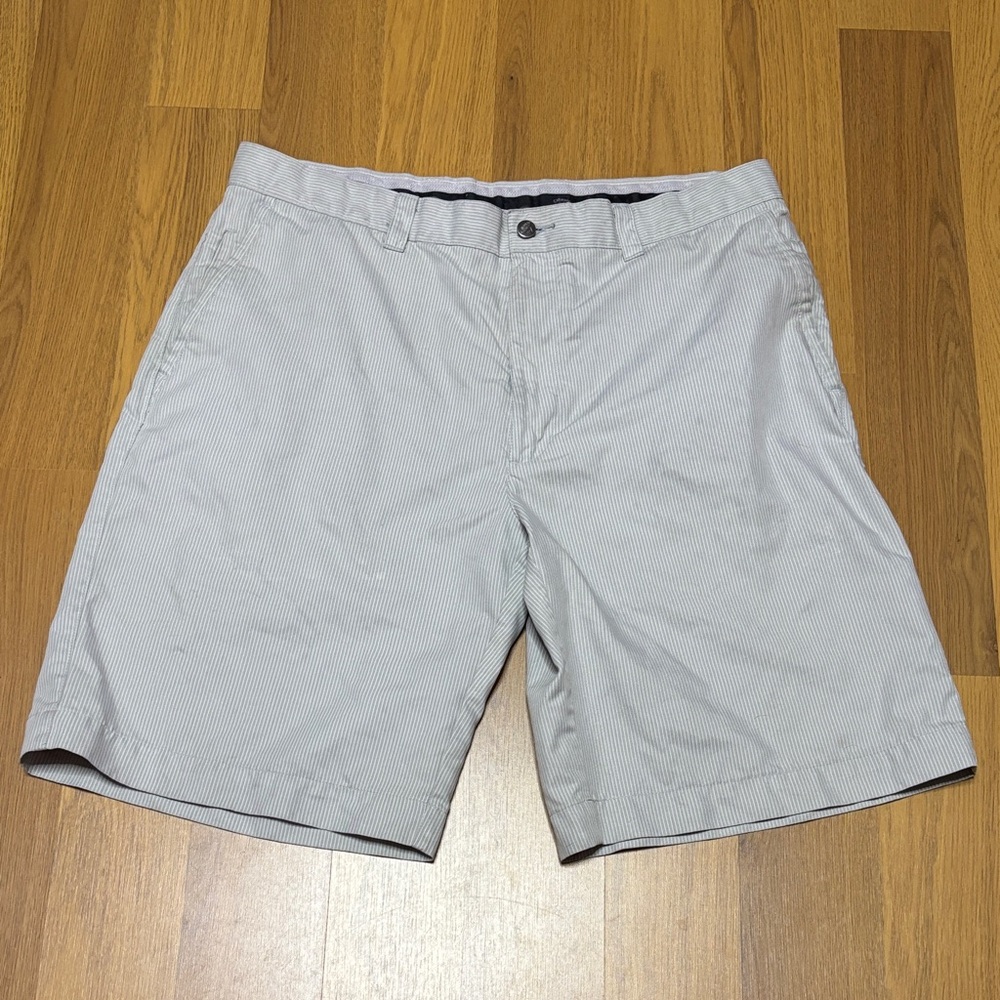 Callaway Men's Opti-Dri  Stretch Waistband Gray Pinstripe Golf Shorts Size: 36
